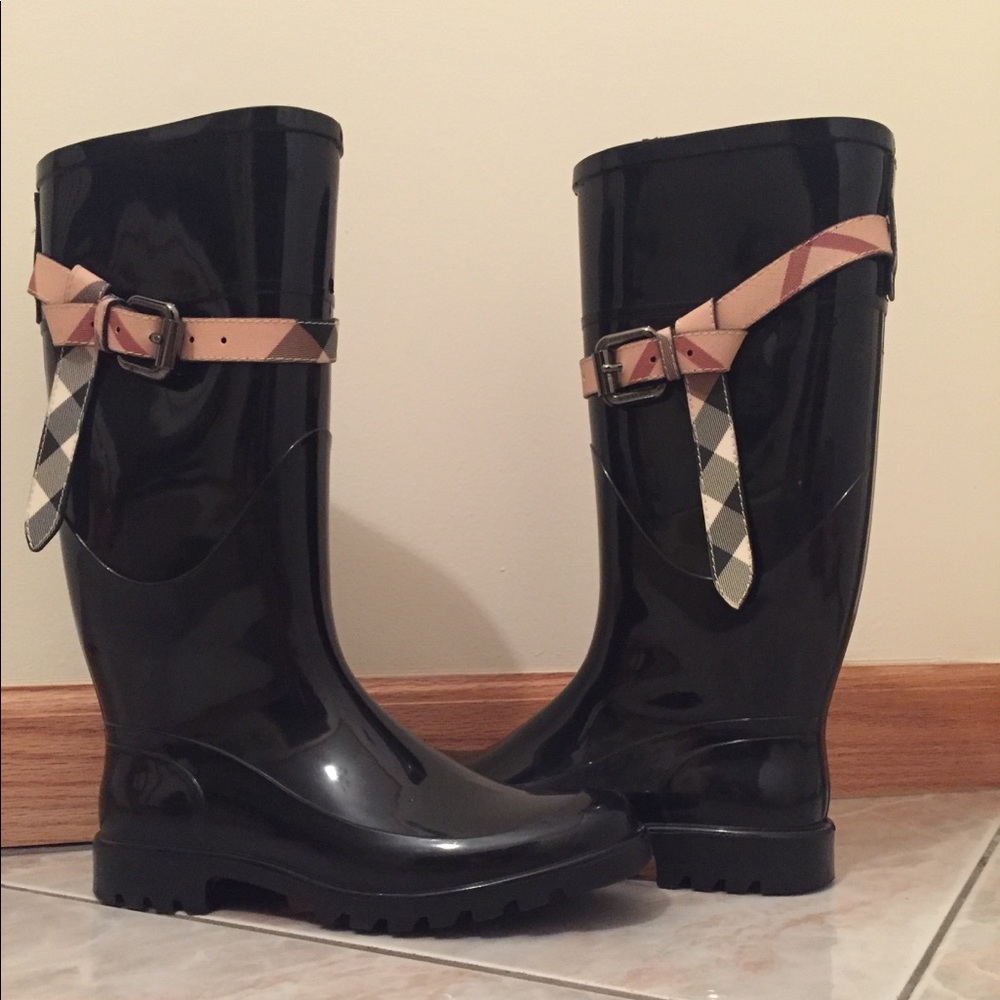 Burberry Black and Tan Winter Rain Boots
